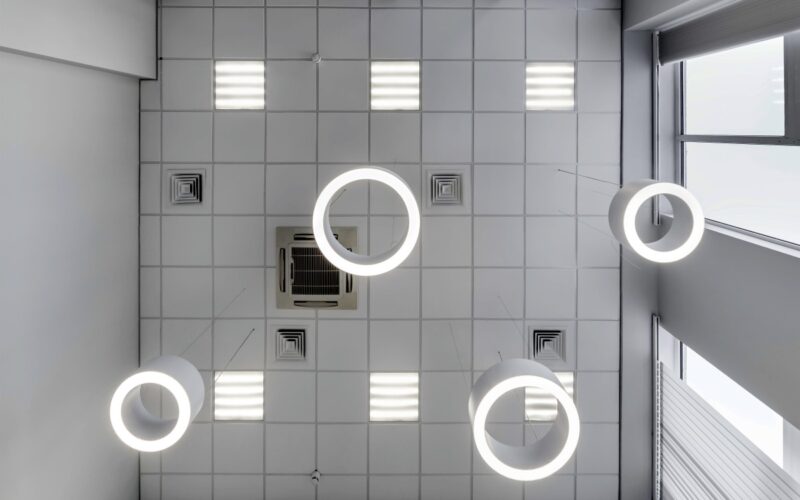 jak dobrać tuby sufitowe i oświetlenie LED do łazienki