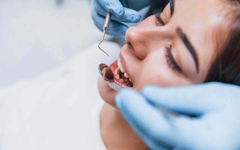 Bonding – jak w jeden dzień odzyskać piękny uśmiech bez bólu i szlifowania zębów