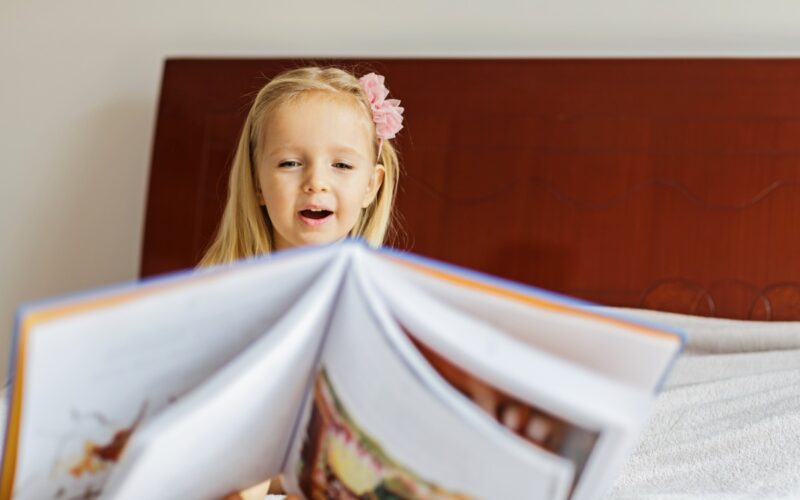 Jak wybrać książki dla dzieci, które naprawdę wspierają rozwój i pobudzają wyobraźnię